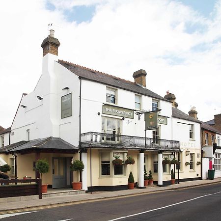 เดอะ ฟลาวเวอร์ พอท Hotel Sunbury-on-Thames ภายนอก รูปภาพ