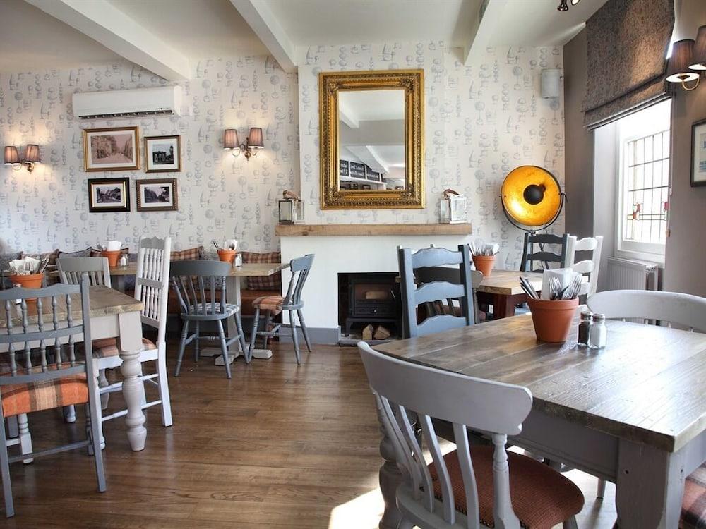 เดอะ ฟลาวเวอร์ พอท Hotel Sunbury-on-Thames ภายนอก รูปภาพ