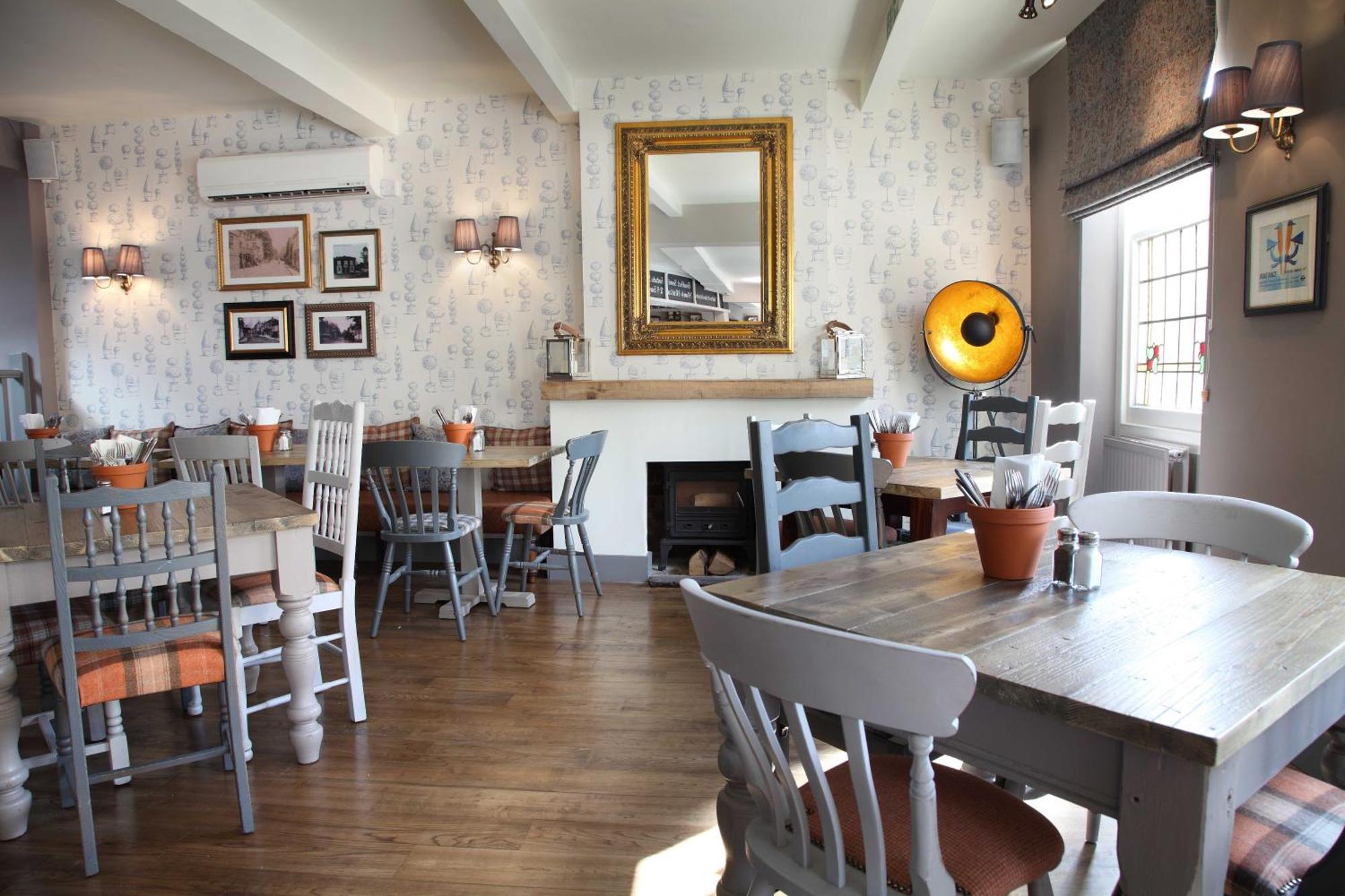 เดอะ ฟลาวเวอร์ พอท Hotel Sunbury-on-Thames ภายนอก รูปภาพ