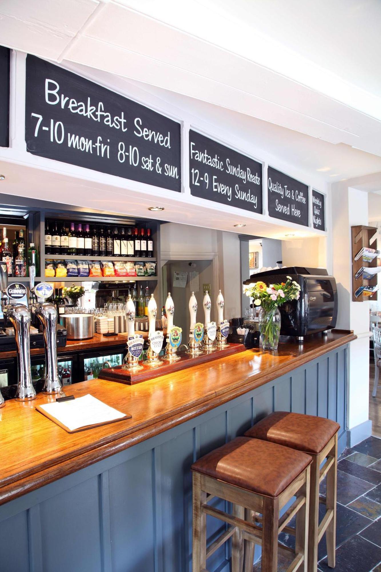 เดอะ ฟลาวเวอร์ พอท Hotel Sunbury-on-Thames ภายนอก รูปภาพ