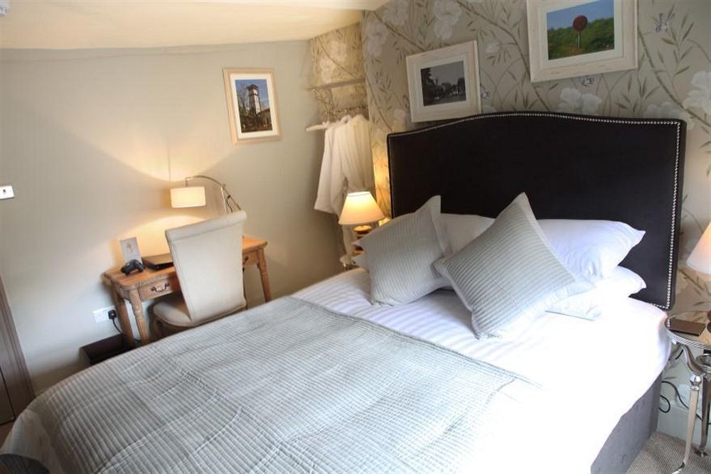 เดอะ ฟลาวเวอร์ พอท Hotel Sunbury-on-Thames ภายนอก รูปภาพ